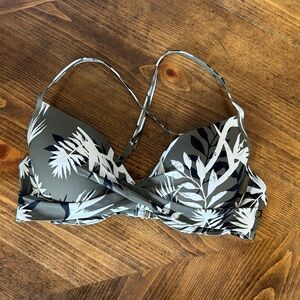 LA VIE EN ROSE Tropical Leaf Bikini Top